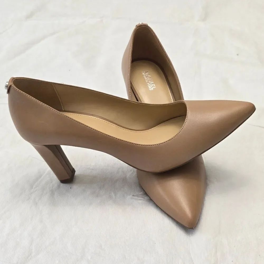 Michael Kors Elegant Logo Tan Pumps New